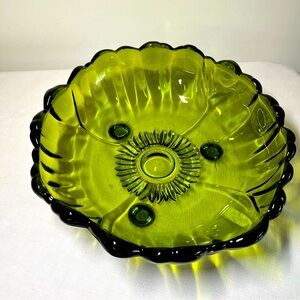 vintage Indiana Glass amber sunflower bowl, from the mid-century era